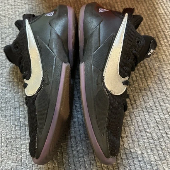 Nike Zoom Freak 2 Youth Size 4Y Boy Black Basketball Running Shoes - Picture 5 of 10